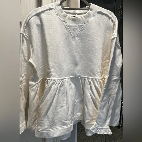 Free People Baby Doll Oversized White Sweatshirt. Size M - Picture 4 of 6